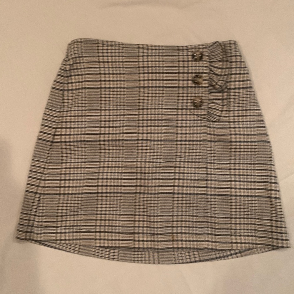 Girls plaid skirt cream/beige/black/light blue size small